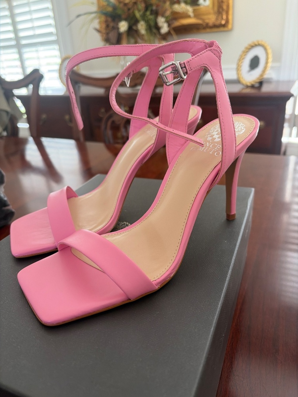 Pink heels - Picture 2 of 4